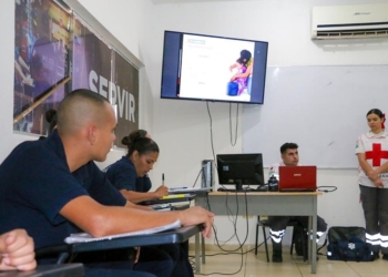 IMPARTEN CURSO DE PRIMEROS AUXILIOS A CADETES DE LA ACADEMIA DE POLICÍA