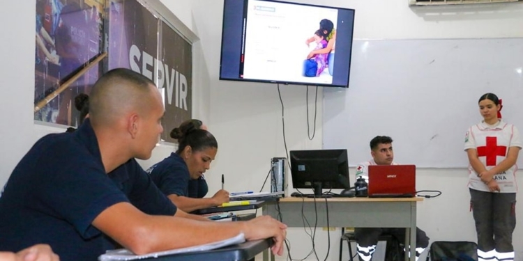 IMPARTEN CURSO DE PRIMEROS AUXILIOS A CADETES DE LA ACADEMIA DE POLICÍA