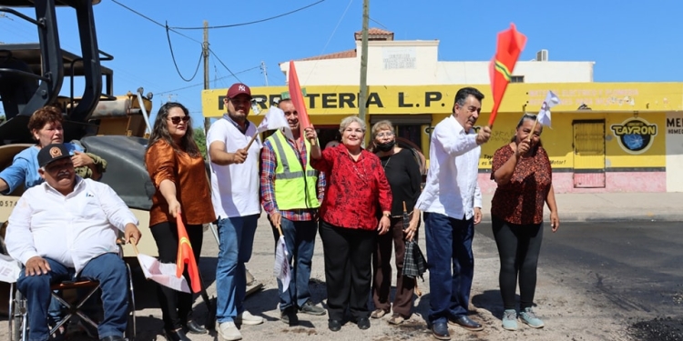PONE EN MARCHA LAMARQUE CANO OBRA DE PAVIMENTACIÓN EN CALLE COAHUILA ENTRE 300 Y NOCHEBUENA