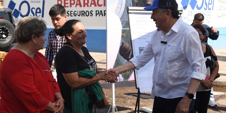 DA BANDERAZO LAMARQUE CANO A OBRA DE PAVIMENTACIÓN EN CALLE JESÚS GARCÍA