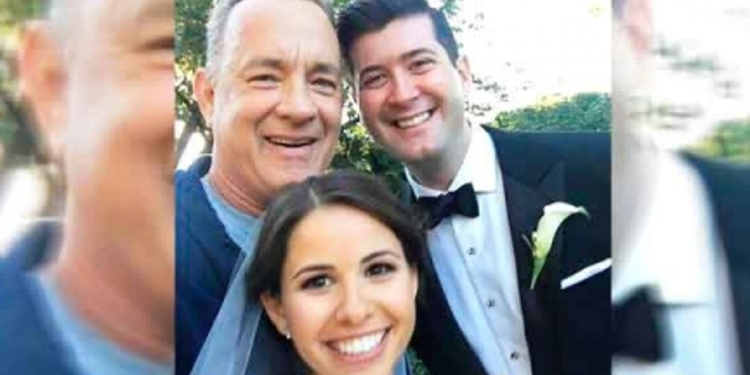 TOM HANKS SORPRENDE A UNA PAREJA DE RECIÉN CASADOS EN CENTRAL PARK