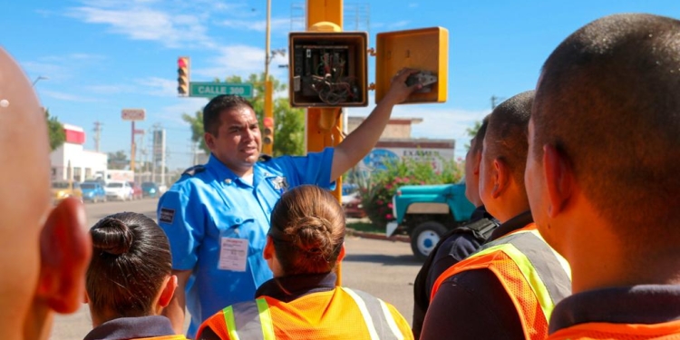 CAPACITAN EN PRÁCTICAS DE VIALIDAD A CADETES DE LA POLICÍA MUNICIPAL
