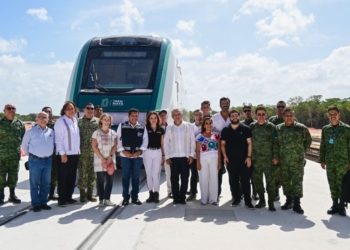 VIDEO | LÓPEZ OBRADOR CELEBRA LLEGADA DEL PRIMER VAGÓN DEL TREN MAYA A CANCÚN