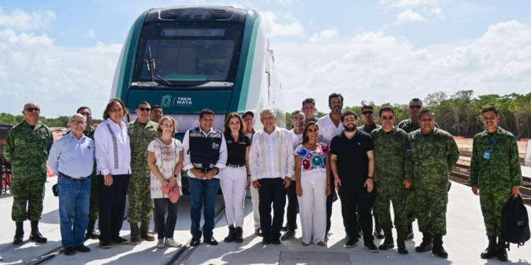VIDEO | LÓPEZ OBRADOR CELEBRA LLEGADA DEL PRIMER VAGÓN DEL TREN MAYA A CANCÚN