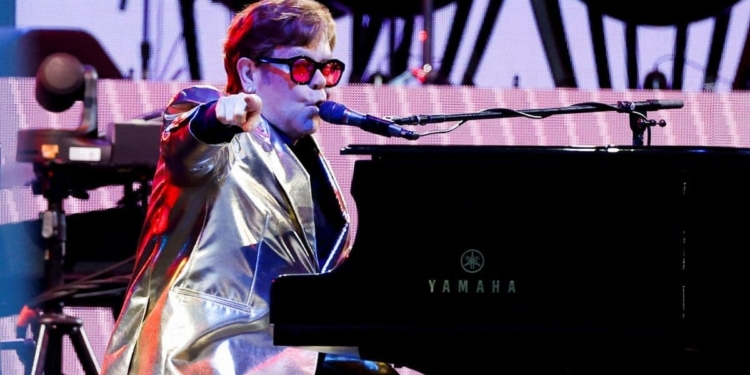ELTON JOHN SE DESPIDE DE LOS ESCENARIOS TRAS 52 AÑOS DE PURA ALEGRÍA