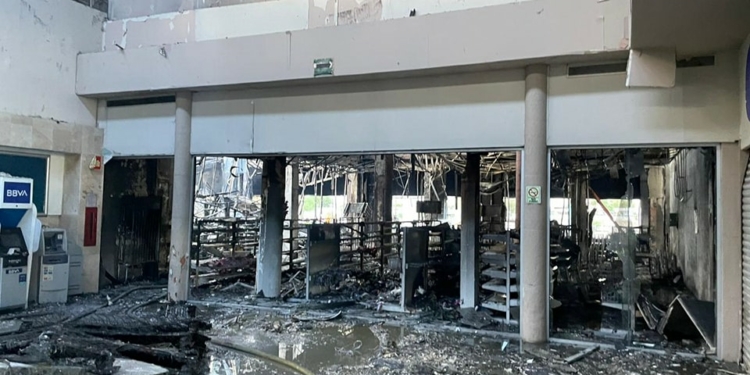 NO HUBO LESIONADOS DE GRAVEDAD NI FALLECIDOS DURANTE EL INCENDIO EN CENTRO COMERCIAL EN HERMOSILLO