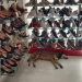 GERENTE DE UNA ZAPATERÍA SE NEGO A SACAR A UN PERRITO DE SU TIENDA