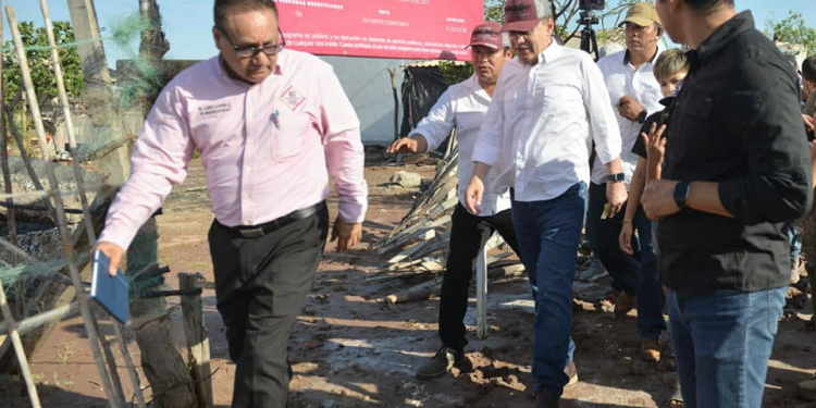 ATIENDE GOBERNADOR ALFONSO DURAZO ZONAS AFECTADAS POR EL PASO DEL HURACÁN HILARY EN EL SUR DE SONORA