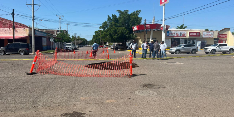 ATIENDE HUNDIMIENTO EN COLECTOR PRINCIPAL DE 48 PULGADAS EL OOMAPASC