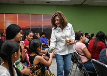 CONTINÚA DIF ENTREGANDO ÚTILES ESCOLARES A NIÑAS Y NIÑOS DE CAJEME