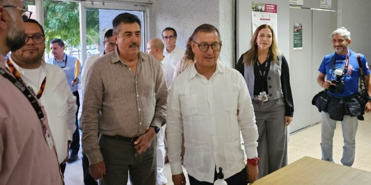 ACOMPAÑA ALCALDE A DIRECTOR NACIONAL A RECORRIDO POR EL ISSSTE EN CAJEME