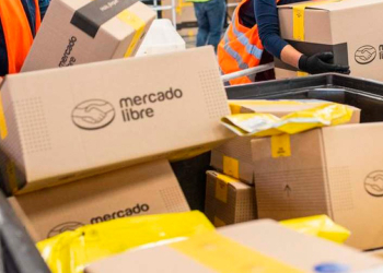 ORDENÓ CELULAR POR MERCADO LIBRE Y LE LLEGA… ¡UNA GRANADA!