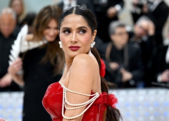 SALMA HAYEK PASÓ VACACIONES EN MÉXICO; SORPRENDIÓ CON SENSUAL BIKINI