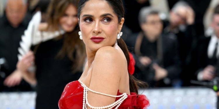 SALMA HAYEK PASÓ VACACIONES EN MÉXICO; SORPRENDIÓ CON SENSUAL BIKINI