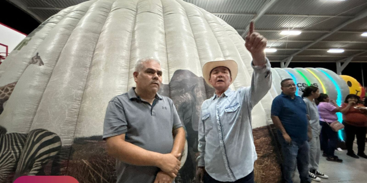 SE SUMA ALFONSO DURAZO AL PLANETARIO MÁGICO DEL PUEBLO CON DONACIÓN