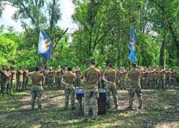 UCRANIA BUSCA NUEVO ENFOQUE EN LA GUERRA; DESTITUYE A MINISTRO