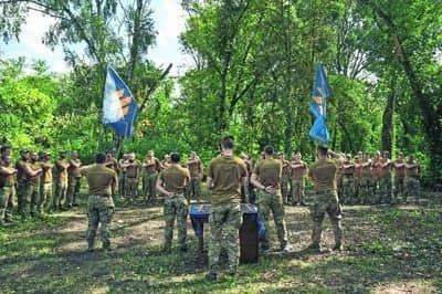 UCRANIA BUSCA NUEVO ENFOQUE EN LA GUERRA; DESTITUYE A MINISTRO