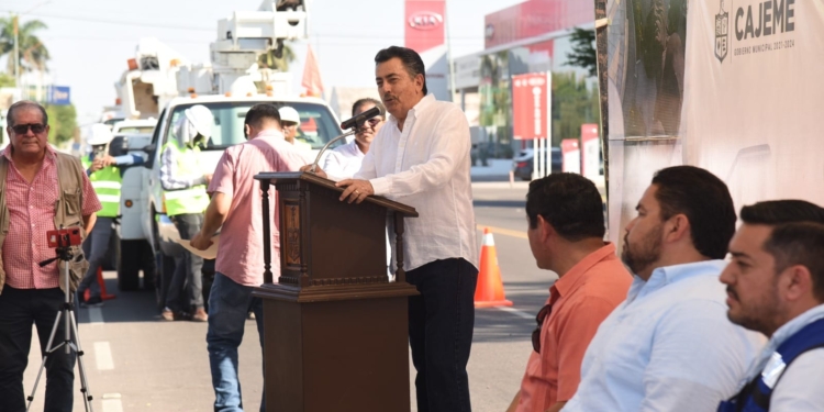 PONE EN MARCHA LAMARQUE CANO REHABILITACIÓN DE ALUMBRADO PÚBLICO