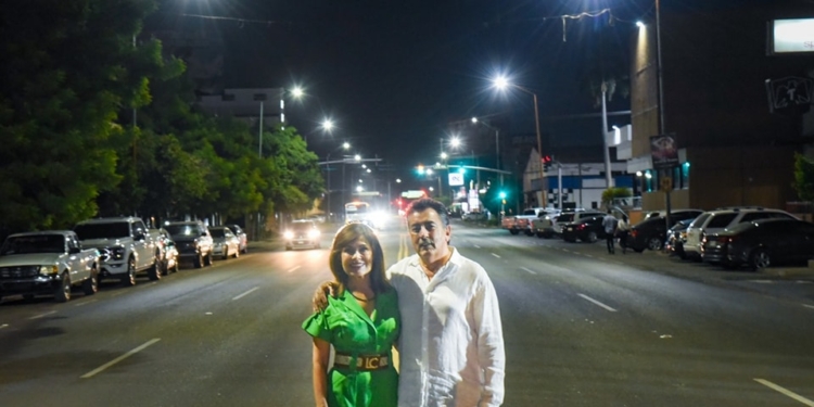 SE ILUMINA CAJEME: ENCIENDE ALCALDE LÁMPARAS DE LA AVENIDA MIGUEL ALEMÁN
