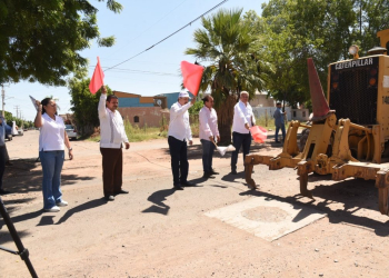 DA LAMARQUE CANO BANDERAZO A PAVIMENTACIÓN EN CALLE JALISCO Y EN CALLE ROSENDO MONTIEL