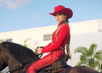VIDEO ¡ADIÓS Peso Pluma! Shakira le entra a los corridos tumbados
