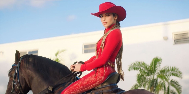 VIDEO ¡ADIÓS Peso Pluma! Shakira le entra a los corridos tumbados