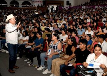 ENTREGA GOBERNADOR ALFONSO DURAZO PROGRAMAS SOCIALES Y EDUCATIVOS EN FAVOR DE ESTUDIANTES Y MADRES DE FAMILIA EN EL SUR DE SONORA