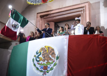 ENCABEZA PRESIDENTE MUNICIPAL JAVIER LAMARQUE CANO CEREMONIA 213 DEL GRITO DE INDEPENDENCIA
