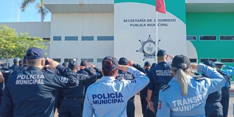 PROMUEVE POLICÍA MUNICIPAL VALORES Y UNIDAD CON LUNES CÍVICO