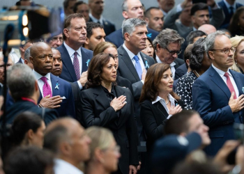 KAMALA HARRIS Y ALCALDE DE NUEVA YORK PRESIDEN LOS ACTOS DE HOMENAJE DEL 11-S