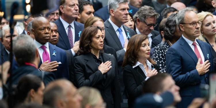 KAMALA HARRIS Y ALCALDE DE NUEVA YORK PRESIDEN LOS ACTOS DE HOMENAJE DEL 11-S