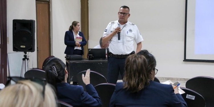 IMPARTE SSPM CURSO A CFE SOBRE PREVENCIÓN DE ACCIDENTES Y CULTURA DE LA VIALIDAD