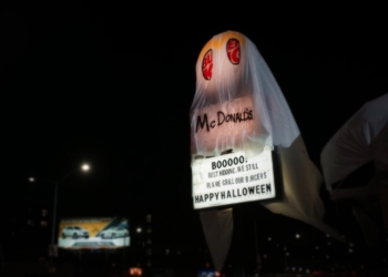 BURGUER KING SE DISFRAZA DE Mc DONALDS EN NEW YORK, POR MOTIVO DE HALLOWEN