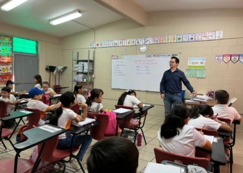 GOBIERNO MUNICIPAL PROMUEVE PREVENCIÓN DEL DELITO EN ESCUELAS DE LA COLONIA VALLE DORADO