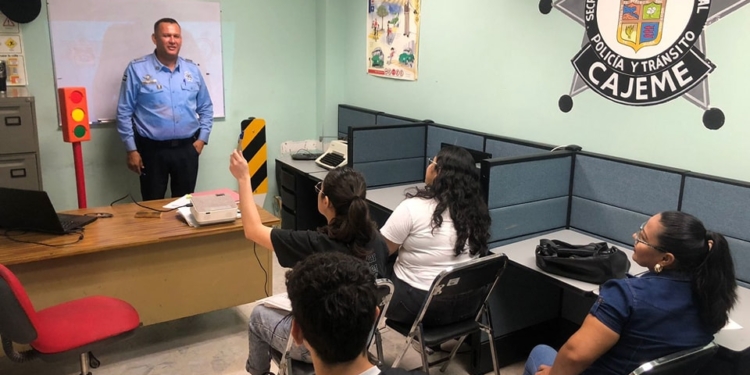 AGENTES DE TRÁNSITO DE LA SSPM PROMUEVEN PREVENCIÓN DE ACCIDENTES*
