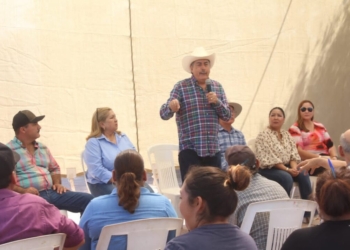 GOBIERNO MUNICIPAL REALIZA TRABAJO DE LIMPIEZA A CAMPO DE FÚTBOL EN PUEBLO YAQUI