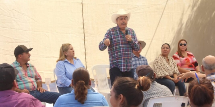 GOBIERNO MUNICIPAL REALIZA TRABAJO DE LIMPIEZA A CAMPO DE FÚTBOL EN PUEBLO YAQUI
