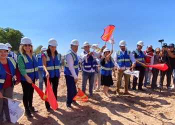 DA ALCALDE BANDERAZO A CONSTRUCCIÓN DE PUENTE VEHICULAR