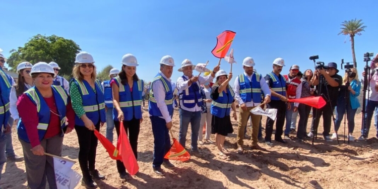 DA ALCALDE BANDERAZO A CONSTRUCCIÓN DE PUENTE VEHICULAR