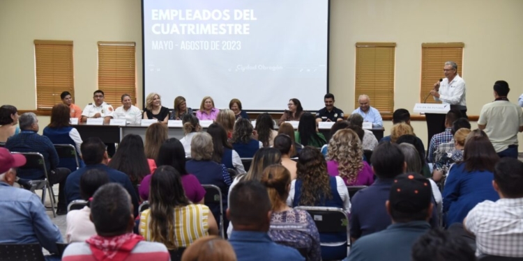 RECONOCEN POR SU DESEMPEÑO A 50 EMPLEADOS DEL SEGUNDO CUATRIMESTRE