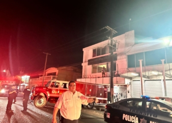 AUXILIAN SSPM Y BOMBEROS A MUJER EN CRISIS PSICOLÓGICA