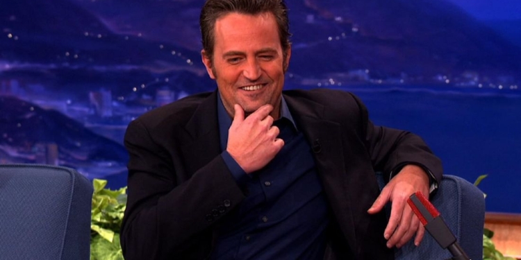 NI DROGAS, NI INDICIOS DE CRIMEN, REVELAN PARAMÉDICOS QUE ENCONTRARON A MATTHEW PERRY