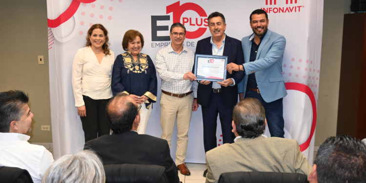 RECIBE RECONOCIMIENTO DIEZ PLUS EL OOMAPAS DE CAJEME POR UN CORRECTO MANEJO ADMINISTRATIVO ANTE INFONAVIT
