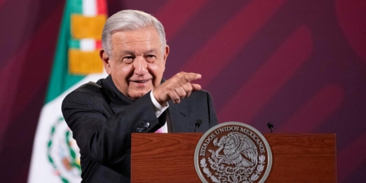DESCARTA AMLO TENSIONES EN FUERZAS ARMADAS POR LLEGADA DE MUJER A LA PRESIDENCIA