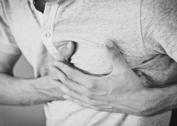 FINGIA SUS INFARTOS PARA NO PAGAR CUENTAS DE RESTAURANTES