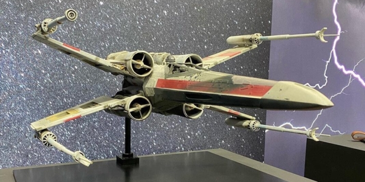 SUBASTAN MINIATURA DE NAVE DE STAR WARS POR MÁS DE 3 MILLONES DE DÓLARES