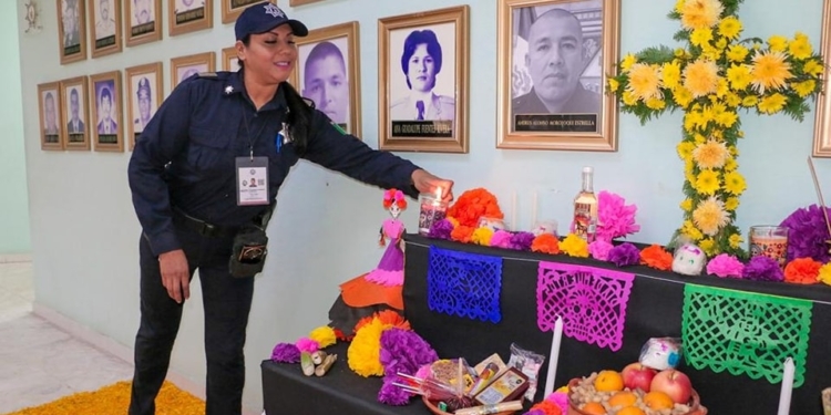 CONMEMORA POLICÍA MUNICIPAL TRADICIÓN MEXICANA