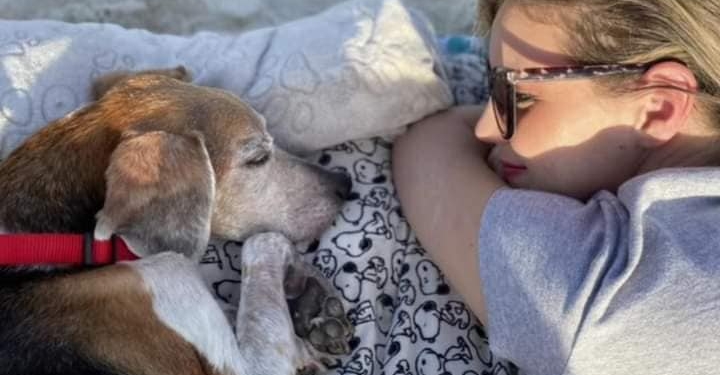 UNA FAMILIA DESPIDE A SU LOMITO, CON TANTO CARIÑO