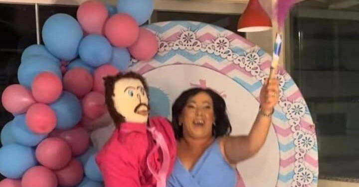 ¡EXTRAÑA REVELACIÓN DE SEXO!