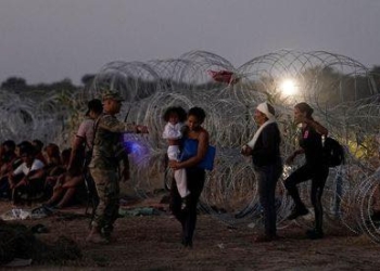 CIERRAN CRUCE FRONTERIZO DE TEXAS PARA FRENAR PASO DE MIGRANTES